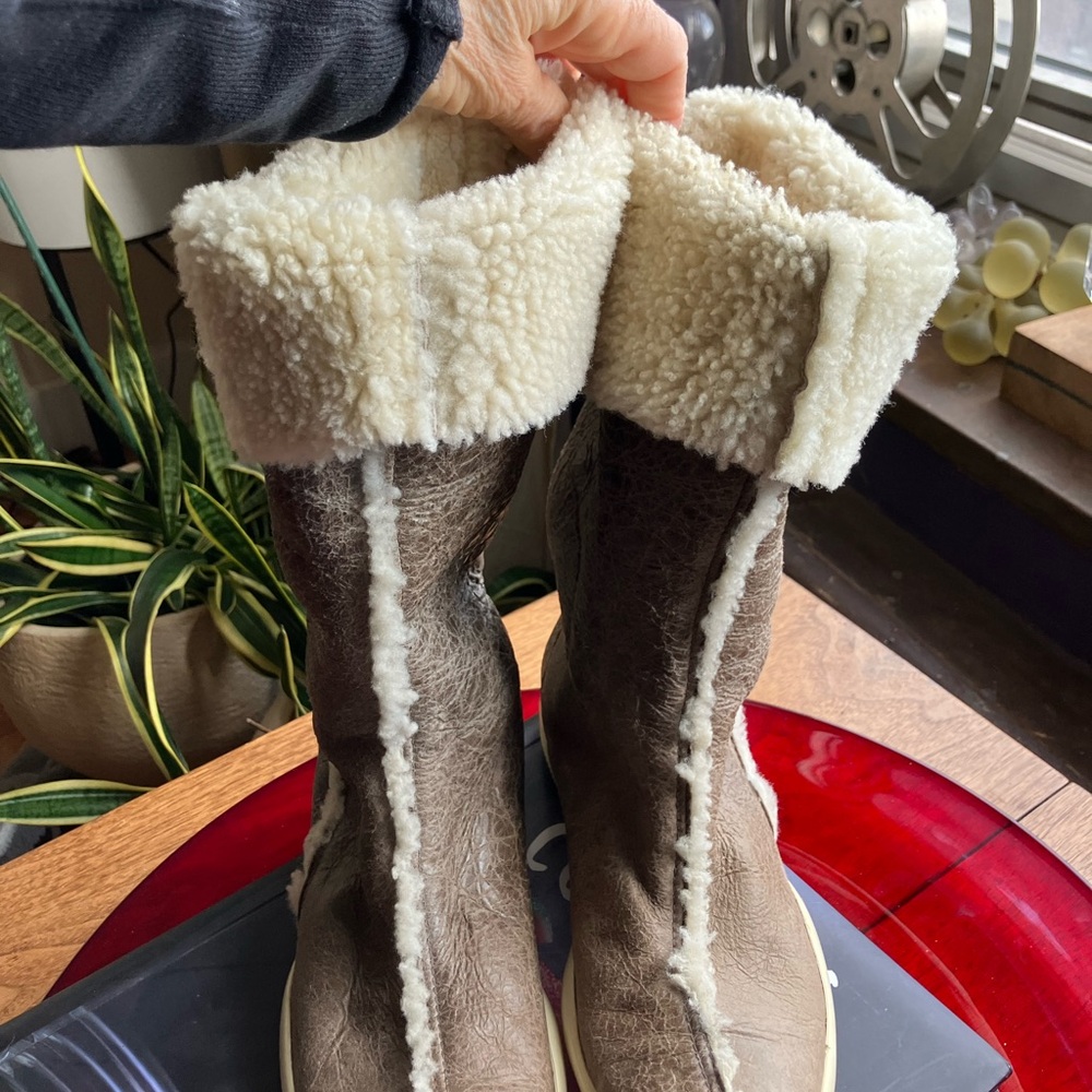 Prada Brown Leather Shearling Lined Interior - image 8